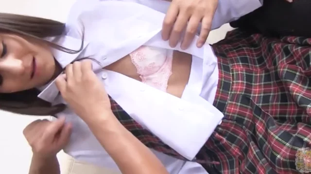 HEYZO-3819 Gái Dễ Thương Bị Hai Anh Chịch